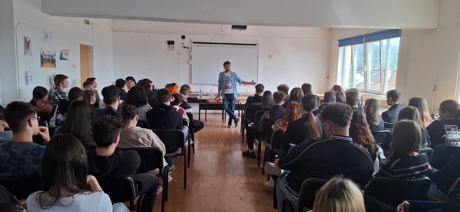 Actorul Bogdan Bob Rădulescu – Întâlnire inedită cu elevii de la Colegiul Economic ”Nicolae Titulescu”