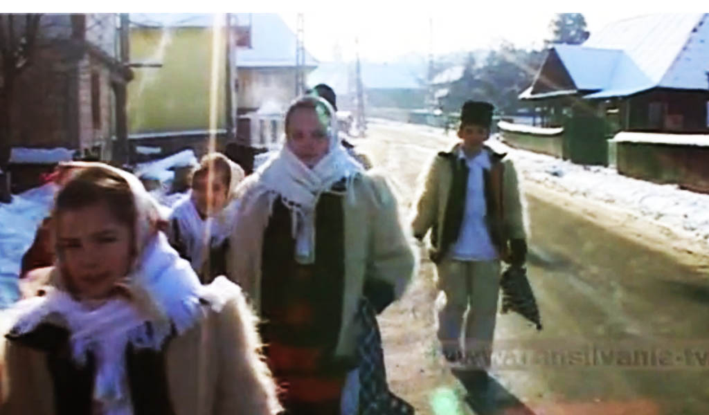 Botezul Domnului este vestit de colindele coconilor (VIDEO)