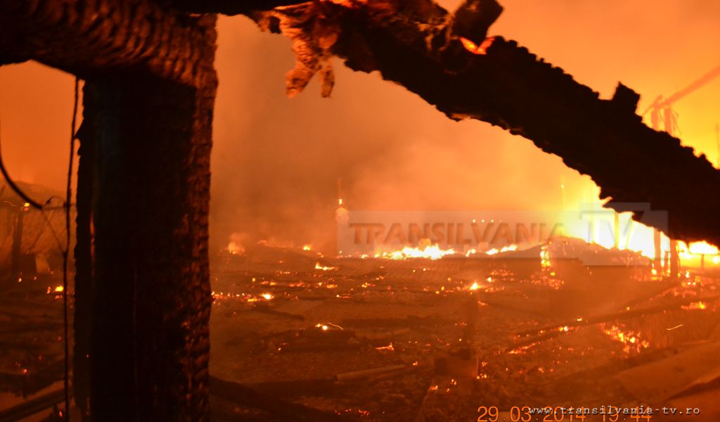 Incendiu devastator la pensiunea și ștrandul din Drașov