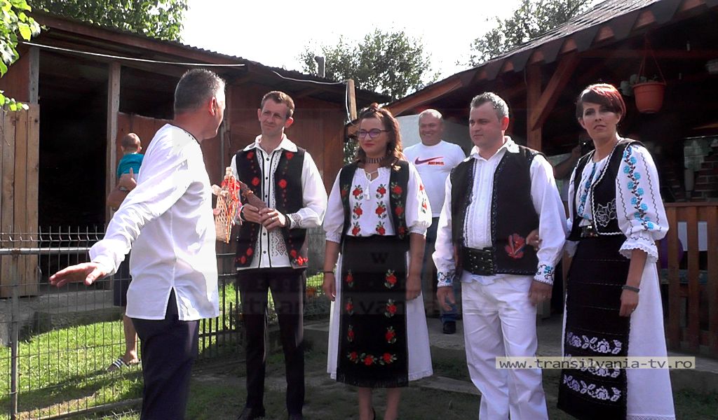 Nuntă tradiţională pe Valea Someşului. Port popular în locul hainelor domneşti (VIDEO-Galerie FOTO)