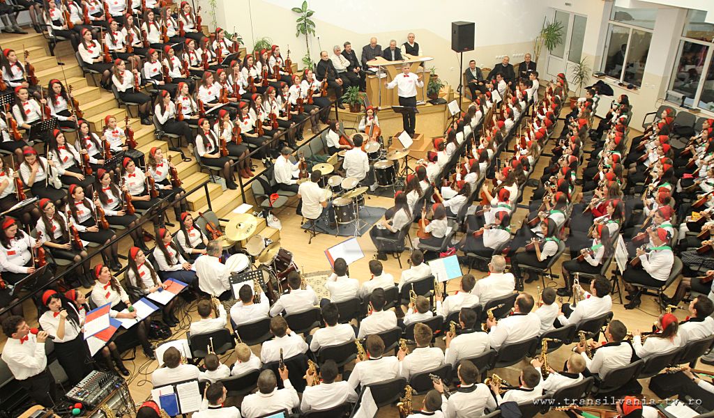 Orchestră de Cartea Recordurilor, făcută pentru slava lui Dumnezeu (VIDEO-Galerie FOTO)