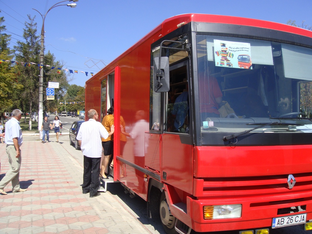 Bibliobusul va fi prezent vineri în Piața Cetății din Alba Iulia