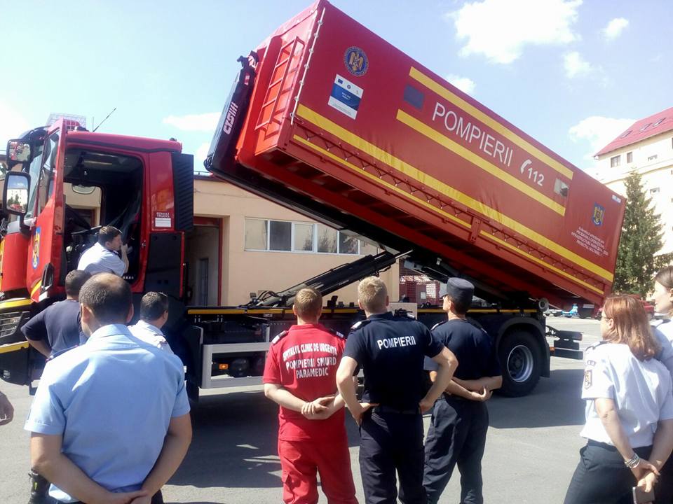 Camion și container pentru căutarea și salvarea persoanelor, în dotarea ISU SIBIU