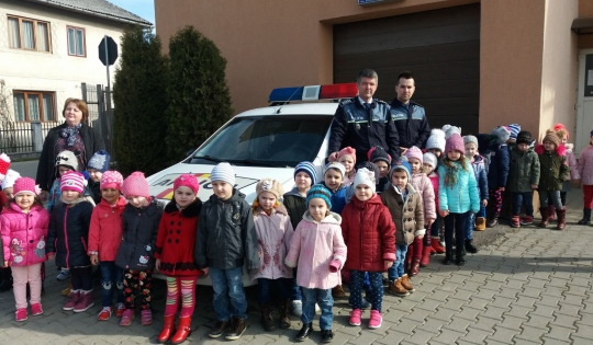 45 de copii de grădiniță, din Telciu, au vizitat postul de Poliție