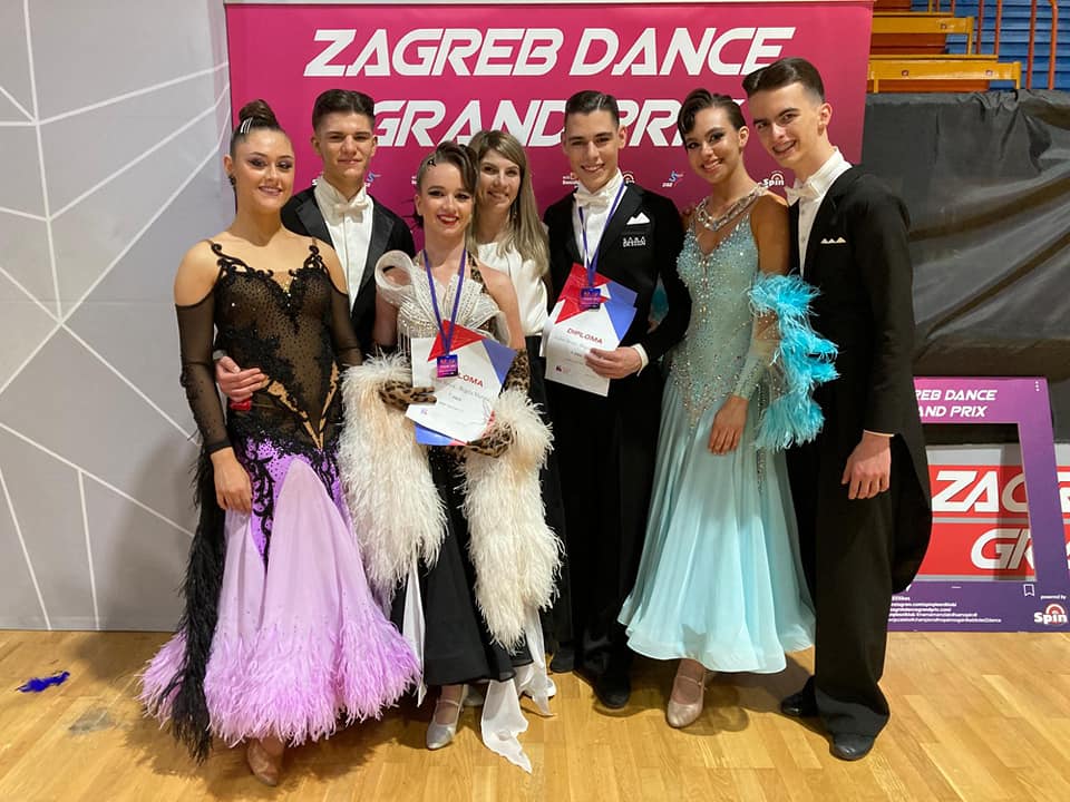 Noi rezultate de top pentru dansatorii sportivi de la CSM Deva
