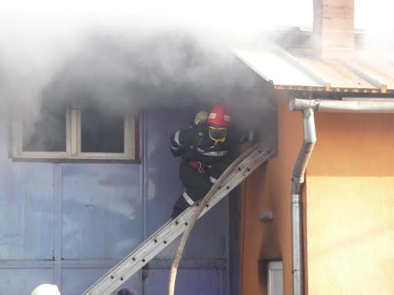 Incendii produse în Aiud și Ciuculești