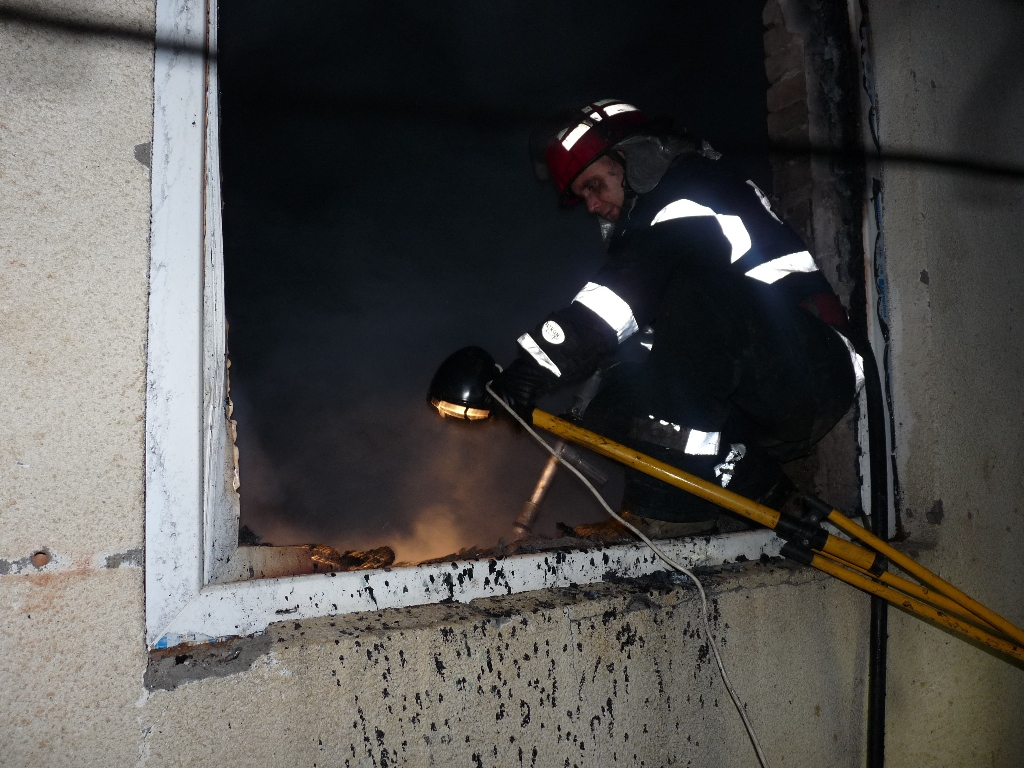 Casă mistuită de un incendiu în localitatea Căpâlna (Alba)