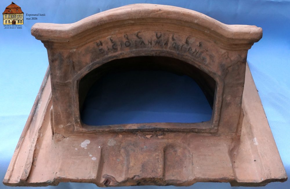 Exponatul lunii mai, la Muzeul Municipal „Ioan Raica” Sebeş: lucarnă produsă la fabrica de țigle şi cărămizi „Hercules” din Diciosânmărtin