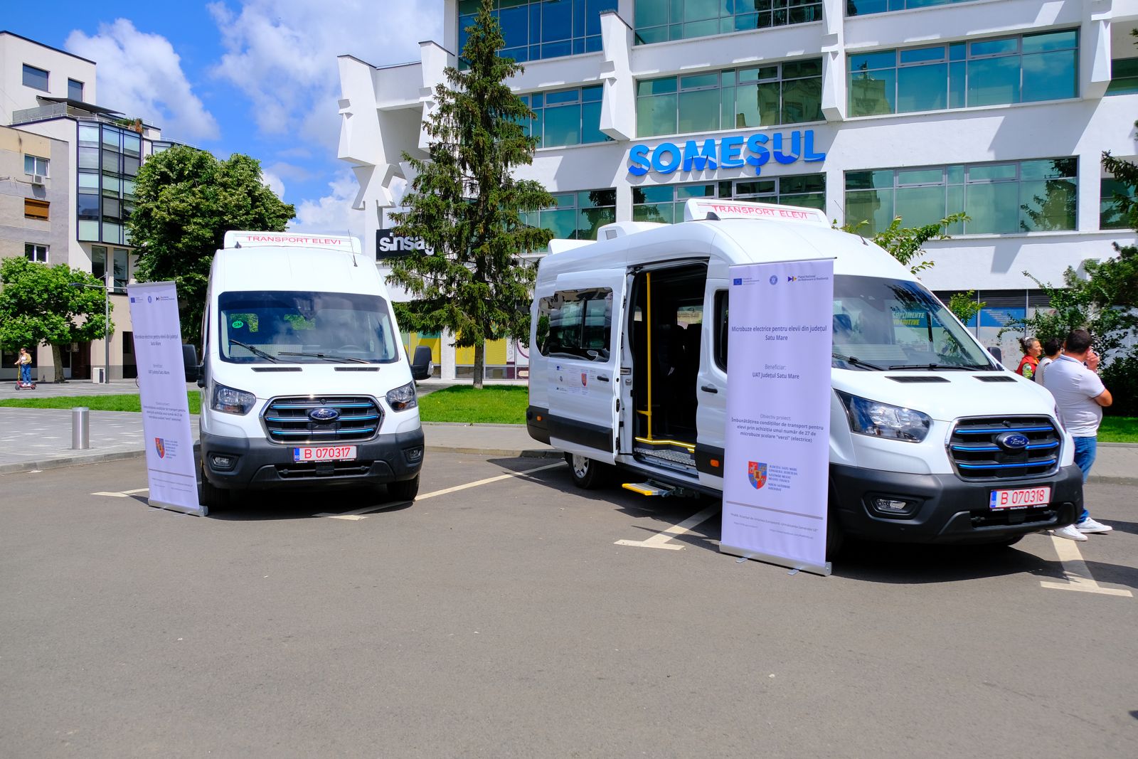 Primele două microbuze electrice au sosit în județul Satu Mare