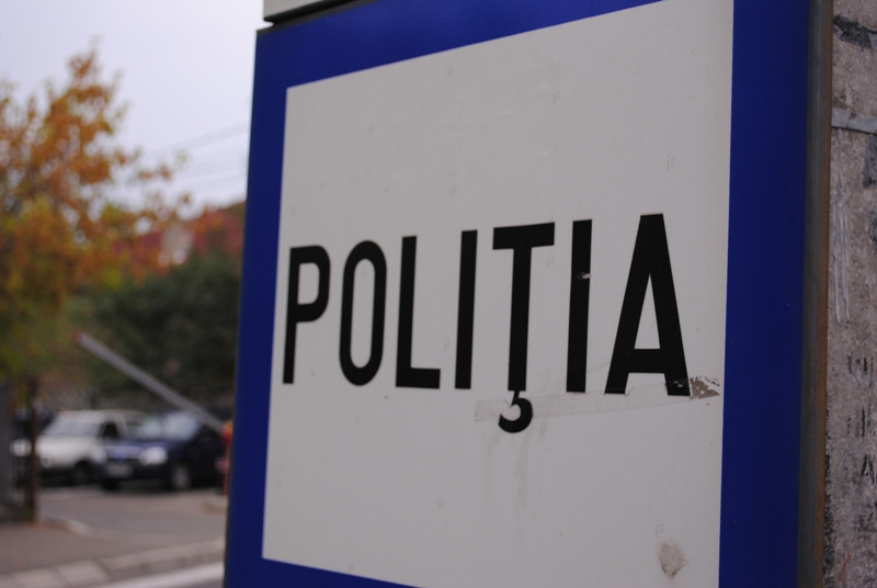 Revoltător: Un bărbat din Medveș și-a lovit mama în cap cu o furcă