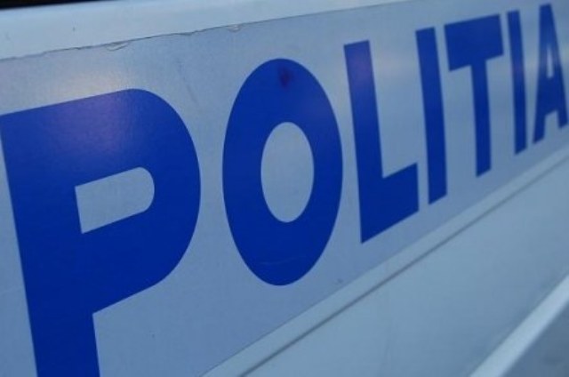 Oradea: Reținut de polițiști după ce a fost implicat într-un accident, în timp ce conducea fără permis și sub influența alcoolului, o autoutilitară furată